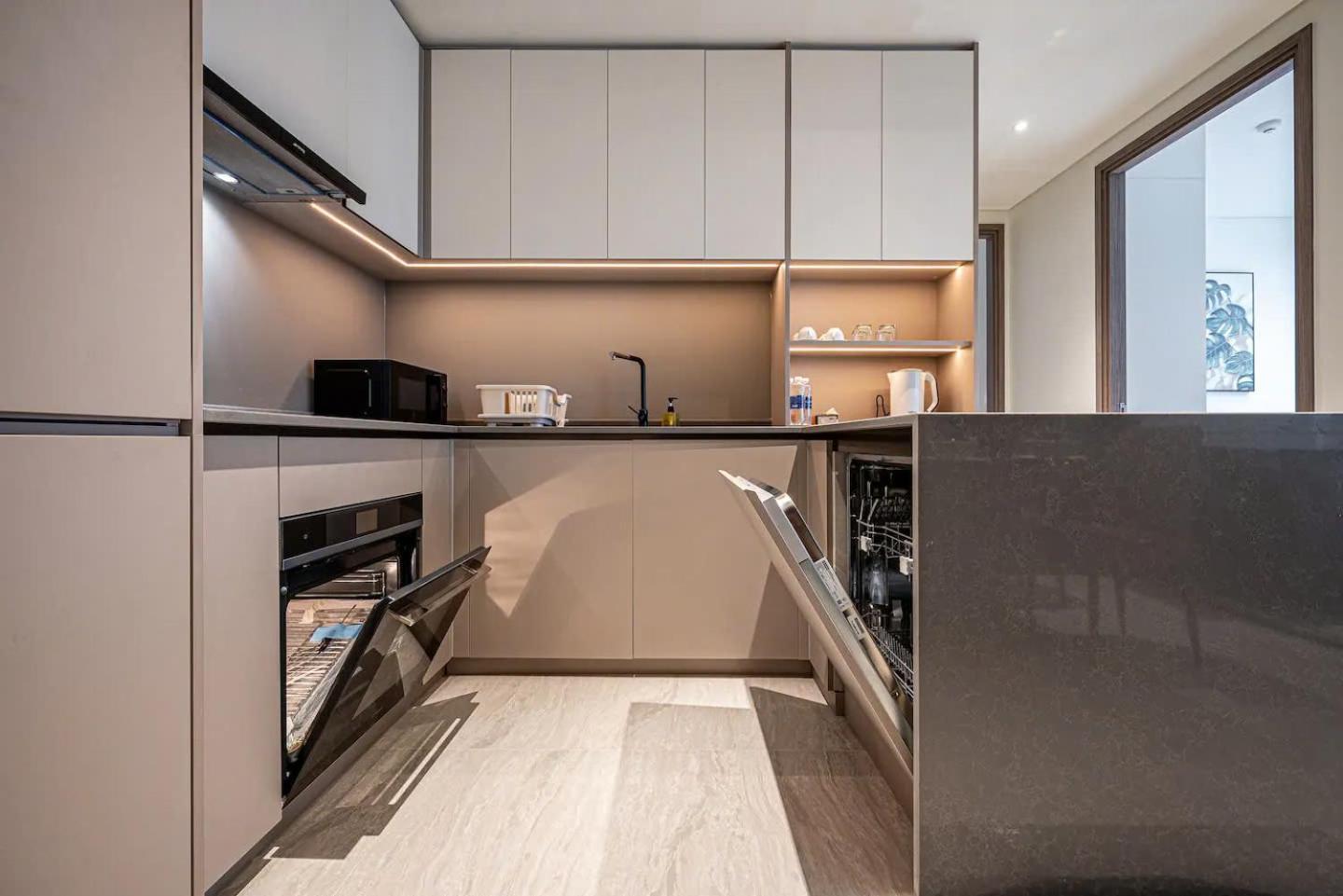 The Metropole - Horizon View Riverside D2 Apartment *